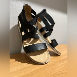 Brand new! Faux leather Gladiator 9.5 MED Croft & Barrow® Aberdeen Sandals